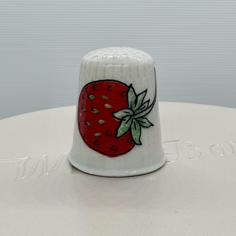 Vintage Limoges Strawberry Design Ceramic Thimble